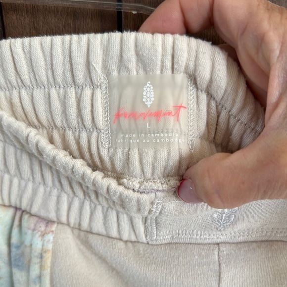 Free People Cream Sweat Pants with Elastic Waistband and Front Pockets - Picture 2 of 5